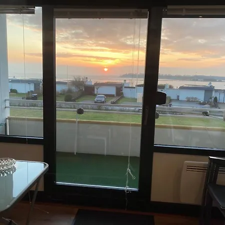 Mit Balkon Und Meerblick