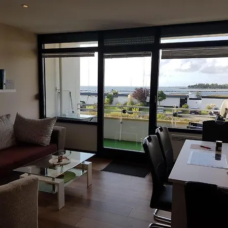 Mit Balkon Und Meerblick