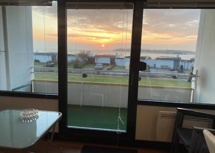 Mit Balkon Und Meerblick