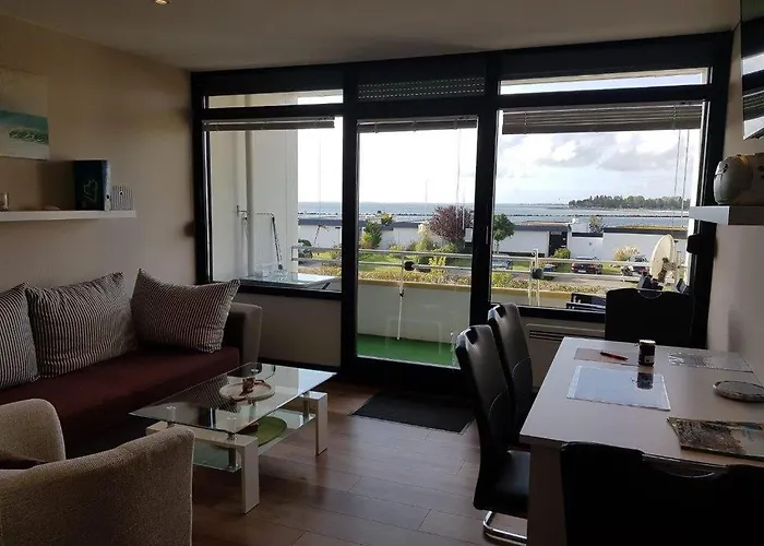 Mit Balkon Und Meerblick